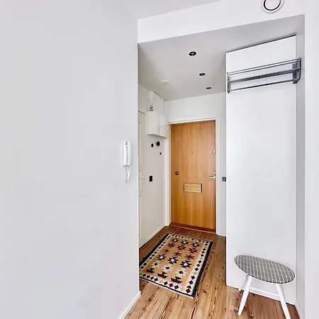 Bright Studio With Sauna דירה רובניימי